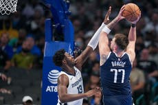 Mavericks remontan en los últimos minutos y vencen 121-116 a Grizzlies