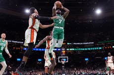 Celtics resisten lluvia de triples y vencen 130-120 a los Pistons