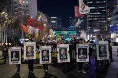 Líder del partido gobernante de Surcorea apoya suspender poderes del presidente Yoon