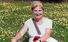 Dan 10 años de cárcel a curandero por muerte de mujer en Reino Unido con "terapia de palmadas"