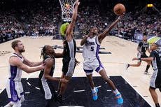 Kings aprovechan ausencia de Wembanyama para arrollar 140-113 a los Spurs