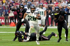 Charbonnet logra récord personal con 134 yardas y 2 TDs en triunfo de Seahawks 30-18 sobre Cardinals