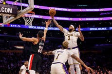 Sin LeBron James, los Lakers superan a los Trail Blazers 107-98 y rompen racha de 3 derrotas