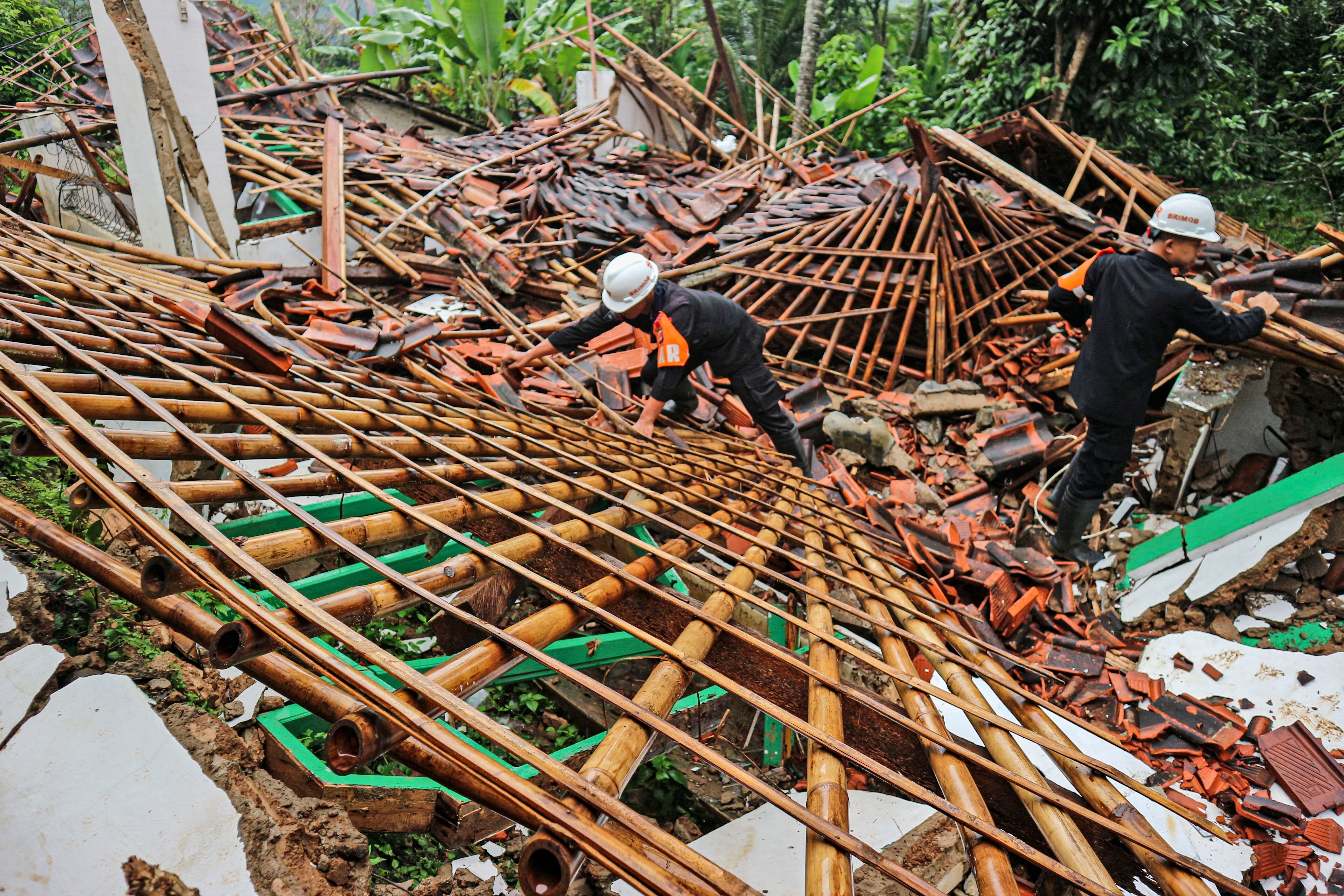 INDONESIA-INUNDACIONES-DESLAVES