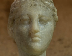 Descubren antigua escultura romana que podría representar a Cleopatra