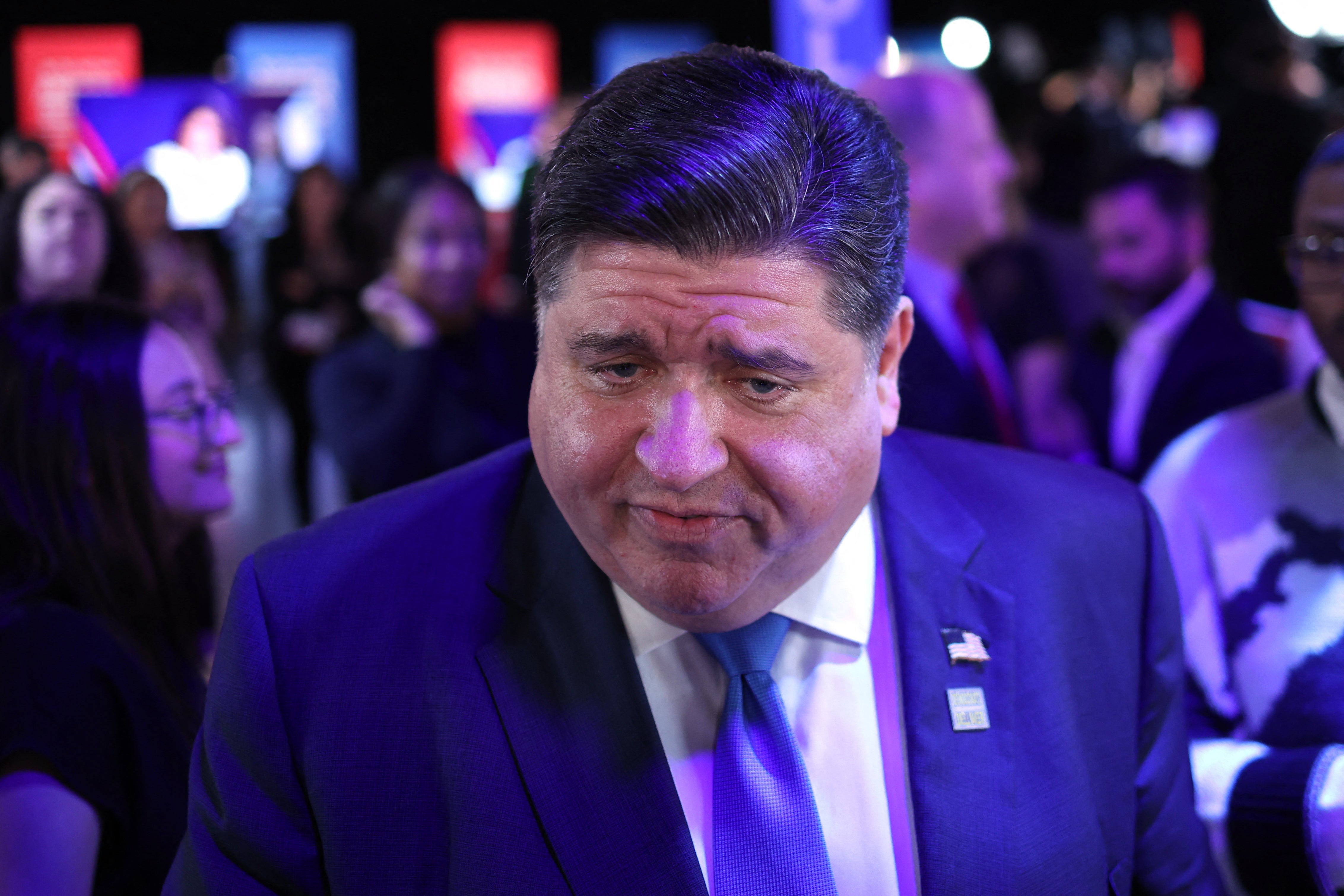 Un vocero del gobernador de Illinois, J. B. Pritzker, dijo que el gobernador esperaba seguir “enfrentándose a innumerables ataques infundados” tras las últimas amenazas antiinmigración de Homan