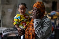 Trabajadoras migrantes en Líbano intentan regresar a casa tras abusos y guerra