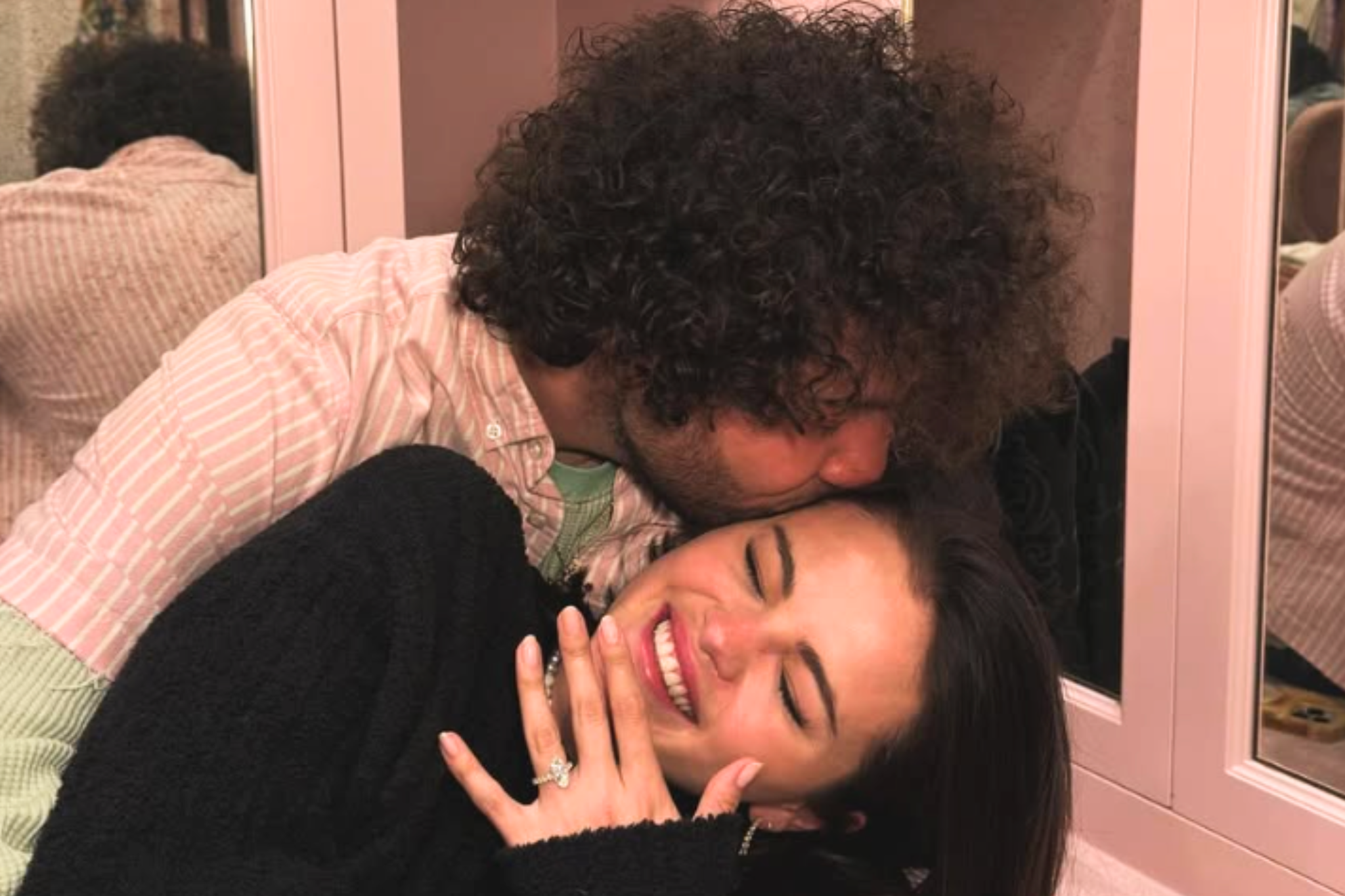 Selena Gomez se comprometió con Benny Blanco a finales de 2024.