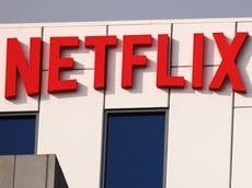 Netflix anuncia ingresos récord pese a las críticas de usuarios por series “basura”