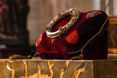 “Corona de espinas” regresa a la catedral de Notre Dame para su veneración pública