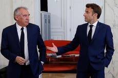 Macron nombra a su aliado centrista Bayrou nuevo primer ministro de Francia