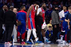 Joel Embiid recibe un golpe en la cara mientras los Pacers vencen 121-107 a 76ers