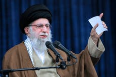 Irán condena a 10 años de cárcel a periodista iraní-estadounidense