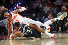 Giannis bloquea en último minuto, clave para victoria de Bucks en semifinal de NBA Cup