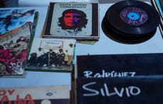Los legendarios discos de vinilo vuelven a sonar y cobran renovado protagonismo en festival en Cuba