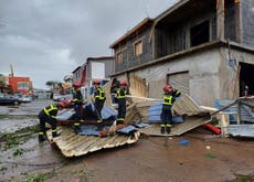 Francia envía ayuda a Mayotte tras el ciclón Chido, que dejó cientos o incluso miles de muertos