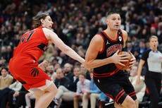 Vucevic anota 24 y Bulls vencen 122-121 a los Raptors, hilando cuarto triunfo en 6 juegos