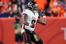 Los Falcons nombran al novato Michael Penix Jr. como QB titular, relegando al veterano Kirk Cousins