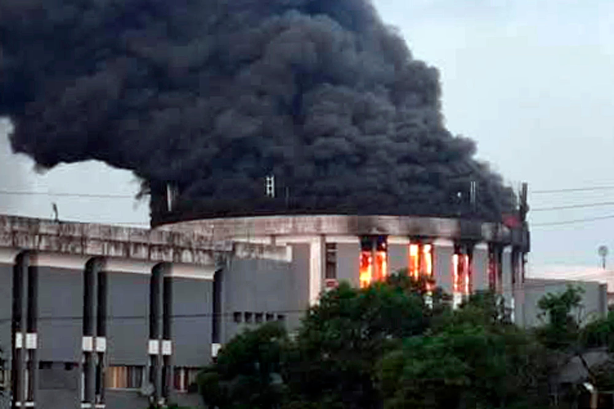 LIBERIA PARLAMENTO INCENDIO