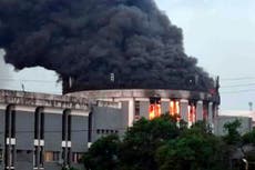 Estalla incendio en Parlamento de Liberia en medio de protestas