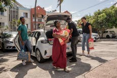 Familias de Mayotte, impotentes tras el paso del ciclón Chido por el territorio insular francés