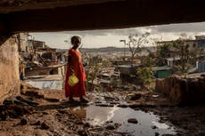 Presidente de Francia llega a Mayotte para evaluar daños causados por ciclón Chido