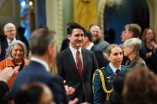 Trudeau de Canadá reorganiza su gabinete ante crecientes llamados a renuncia