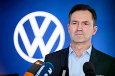 Alemania: Volkswagen y representantes de empleados logran acuerdo salarial tras duras negociaciones