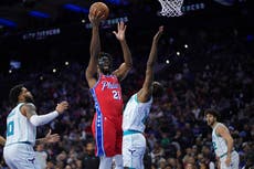 Joel Embiid de los 76ers de Filadelfia enfrenta lesiones y problemas de salud mental.