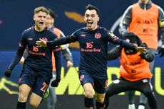 Portero lamenta mala suerte mientras y Mainz, sorprende por 3-1 al Eintracht Frankfurt