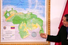 Aumentan tensiones con Guyana luego que Venezuela construye puente hacia base disputada