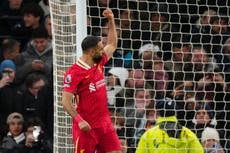 Salah establece otro récord de goles en victoria del Liverpool sobre Tottenham