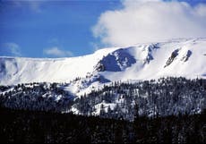 Rescatan a 174 esquiadores y snowboarders en Colorado tras averiarse un teleférico