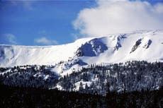 Rescatan a 174 esquiadores y snowboarders en Colorado tras averiarse un teleférico