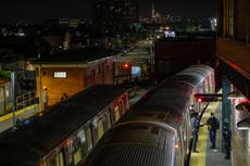 Policía de NY detiene a sospechoso de la muerte de una mujer hallada en llamas en vagón de metro