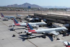 Operaciones de American Airlines se reanudan tras problema técnico que afectó vuelos en EEUU
