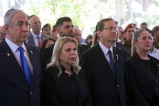 Fiscal israelí ordena investigación a esposa de Netanyahu por reportes de que hostigó a opositores