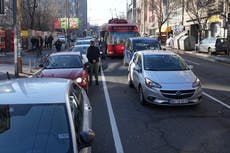 Continúan marchas estudiantiles y bloqueos viales en Serbia por derrumbe en estación de tren