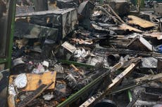 Incendio arrasa con una sección de popular mercado navideño en Manhattan; no hay heridos