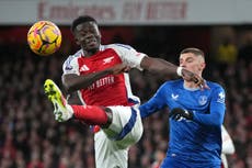 Bukayo Saka, estrella del Arsenal, estará fuera varios meses por lesión de isquiotibiales