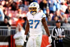 Los Chargers activan a J.K. Dobbins de la reserva de lesionados antes del juego contra los Patriots