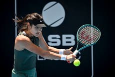 Emma Raducanu se retira de un torneo previo al Abierto de Australia por lesión de espalda