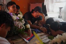 Despiden a menores en Ecuador cuyos cuerpos fueron identificados tras pasar 23 días desaparecidos