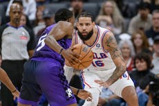 Fox anota 35 y los Kings remontan ante los 76ers con un 113-107