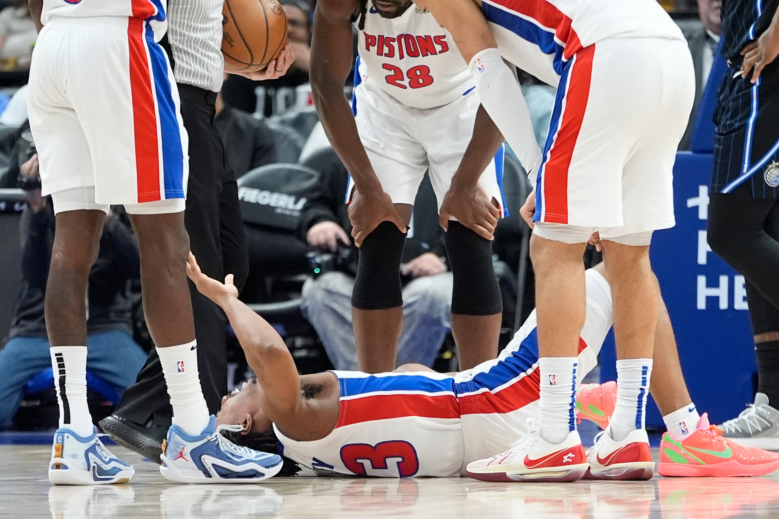 PISTONS-IVEY