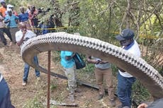 Cayó un misterioso anillo metálico en un pueblo de Kenia