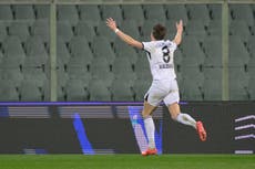 Napoli se distancia por 3 puntos en la cima de la Serie A tras golear 3-0 a Fiorentina