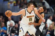 Jokic y Nuggets vencen 122-111 a Spurs en tiempo extra en el cumpleaños 21 de Wembanyama