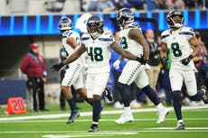 Geno Smith lanza un récord personal de 4 pases de TD en victoria 30-25 de Seahawks contra Rams