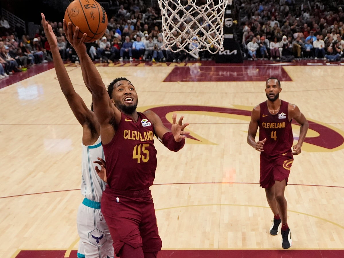 Los Cavaliers, líderes de la NBA, vencen 115-105 a los Hornets con su décima victoria consecutiva | Independent Español